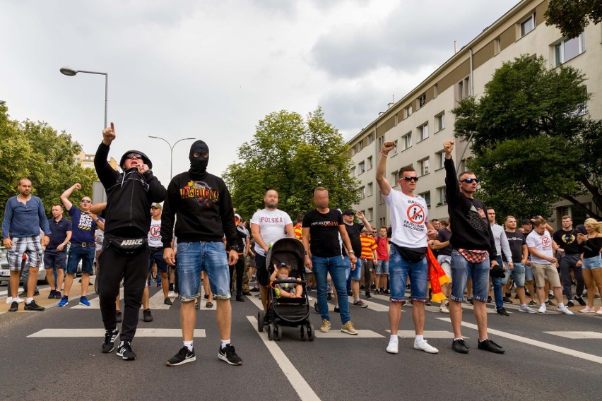 Marsz równości w Białymstoku. Mężczyzna, który zasłaniał się...