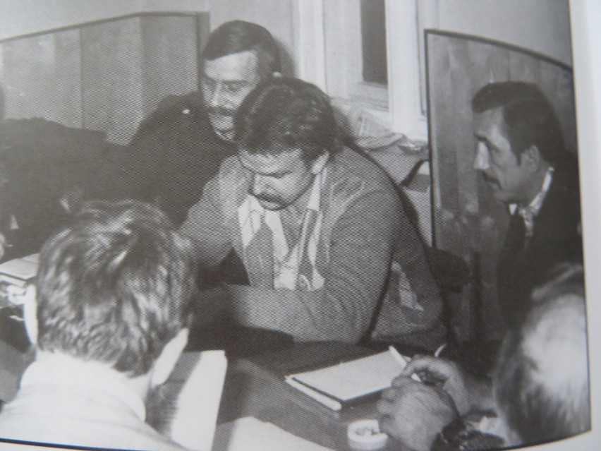 Posiedzenie MKZ, październik 1980 rok, od lewej siedzą:...