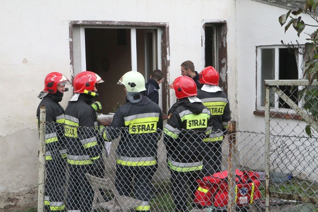 Na miejscu sytuację starały się opanować trzy zastępcy strażaków (zdjęcie ilustracyjne).