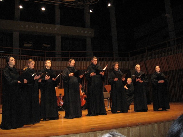Wystąpili artyści i orkiestra Polskiej Opery Królewskiej, mającej swoją siedzibę w warszawskich Łazienkach. Pokazali widowisko „Hebdomas”.