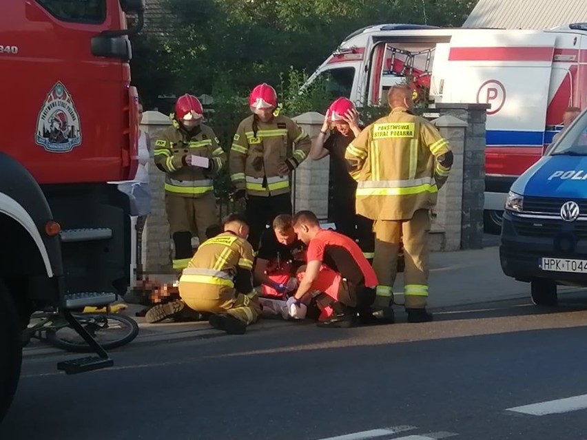 Wypadek w Tarnobrzegu. Samochód potrącił rowerzystę. Nastolatek trafił do szpitala [ZDJĘCIA]