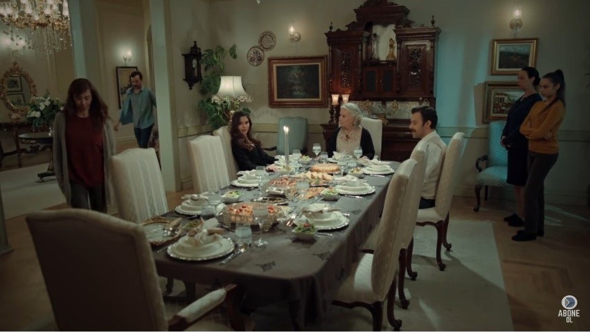 "Narzeczona ze Stambułu" odcinek 25. Faruk spotyka się z Ademem. Zeynep pojawia się w domu Boranów [STRESZCZENIE ODCINKA]