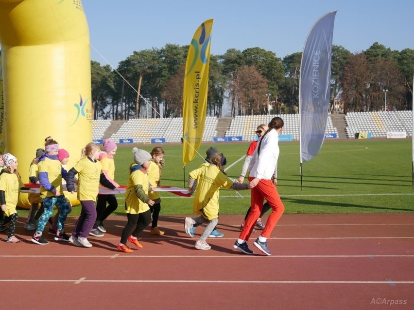 Kozienice. Na sportowo uczcili setną rocznicę niepodległości. 100 minut biegu na 100 lat niepodległej Polski (Zdjęcia) 