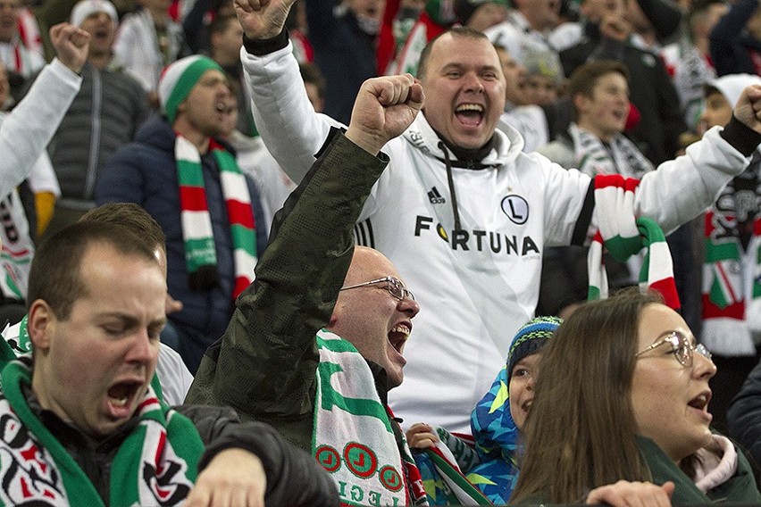 Legia Warszawa daje dużo radości tym, którzy przychodzą ją...