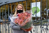 Opolanie masowo kupują kwiaty pod opolskimi cmentarzami, by wesprzeć handlowców