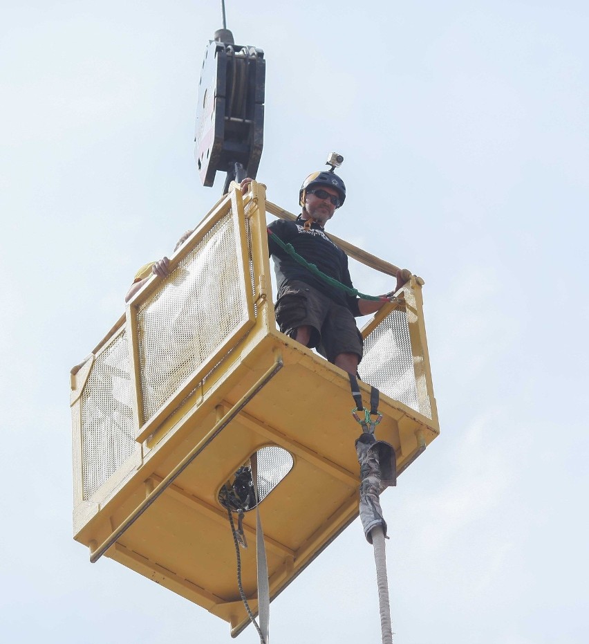 Ekstremalne skoki na bungee w Manufakturze [ZDJĘCIA+FILM]
