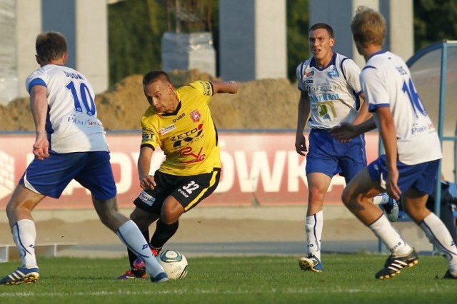 Sebastian Hajduk (z piłką) 366 dni temu zdobył na Hetmańskiej gola, który dał zwycięstwo Resovii.