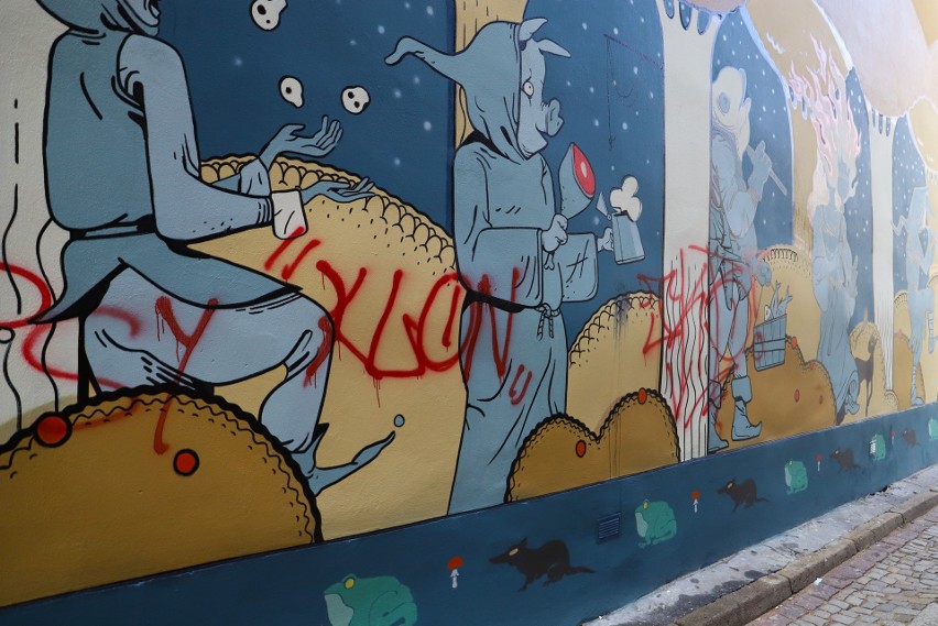 Zniszczony mural przy ulicy Ciasnej