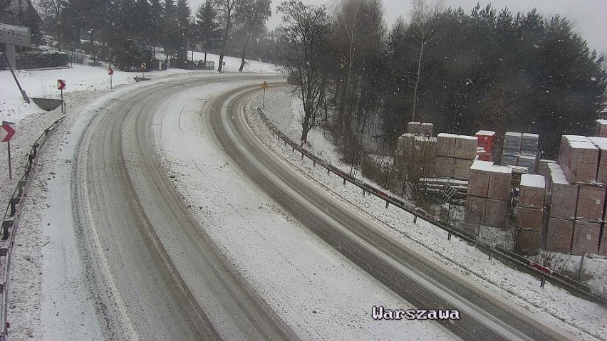 Atak zimy w Małopolsce. Fatalna sytuacja na wielu małopolskich drogach. Najlepiej jest... na Podhalu [ZDJĘCIA]