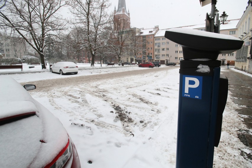 Zaśnieżona Strefa Płatnego Parkowania w Szczecinie, ale płacić trzeba   