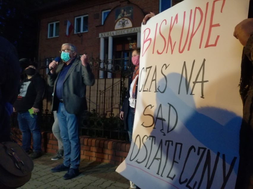 Protest w Kaliszu jest echem filmu braci Sekielskich "Zabawa...