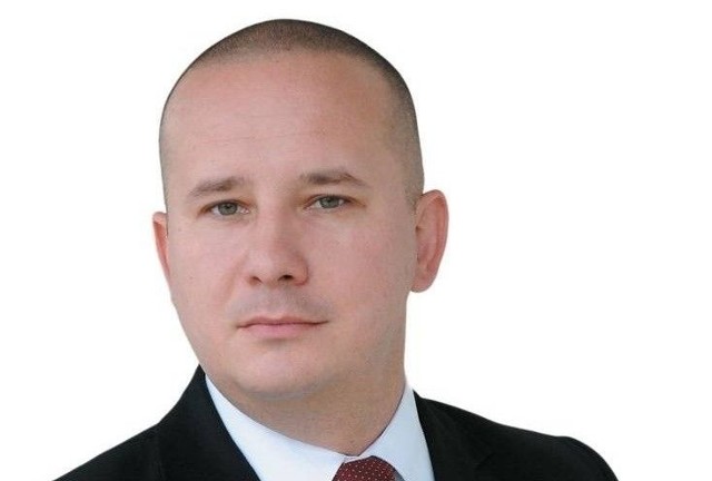 Burmistrz miasta i gminy Jędrzejów, Marcin Piszczek, z jednogłośnym wotum zaufania i absolutorium za 2022 rok.
