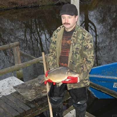 Karp, którego pokazuje Ryszard Biniaś waży ponad 3 kg. Jednak dla chętnych znajdą się i takie rybki, które ważą ponad kilogram.