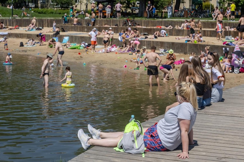 Nad krakowskie Bagry tłumnie ściągnęli plażowicze