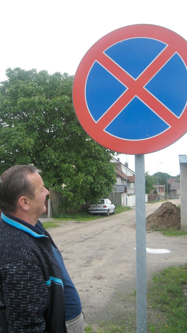 - Na ul. Lotniczej postawiono pięć zakazów - mówi gubinian Janusz Postek. - A i tak nikt ich nie przestrzega.