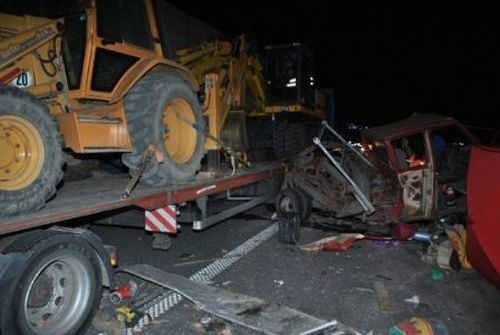 W nocnym wypadku na autostradzie A2 zginął kierowca iveco.