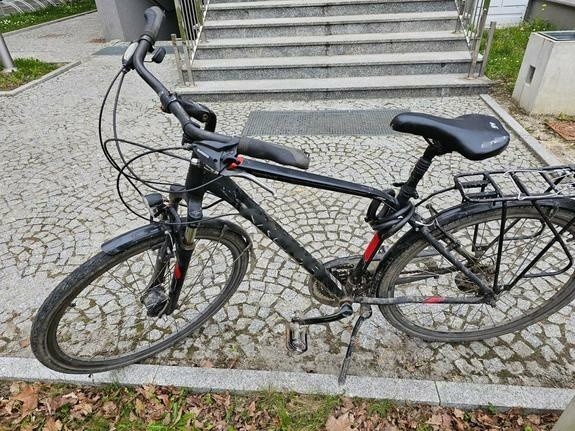 Policjanci odzyskali warty 2300 złotych rower.