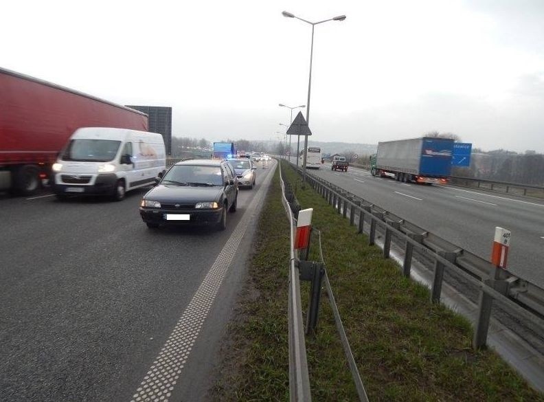 Zostawił auto na autostradzie, bo... zabrakło mu paliwa [ZDJĘCIA]