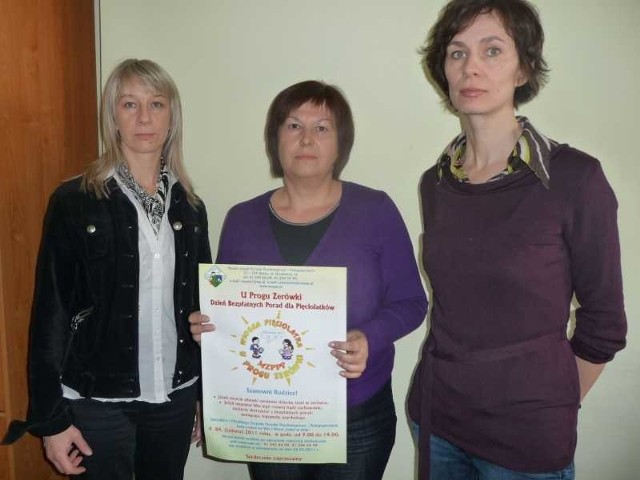 Pedagog Krystyna Tomasik, Małgorzata Grzegorzewska, specjalistka terapii pedagogicznej i Monika Romaniec, logopeda zapraszają dzieci na konsultacje.
