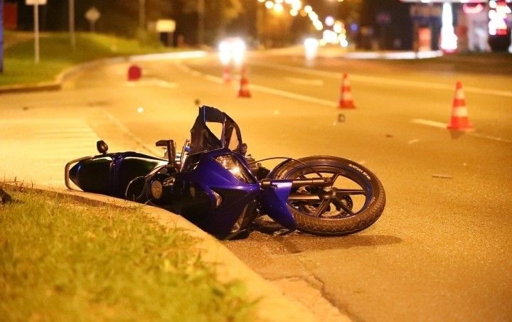 Wypadek w Stalowej Woli. 16-latek i 15-latka jadący motorowerem zostali ranni. Potrąciło ich porsche (ZDJĘCIA)