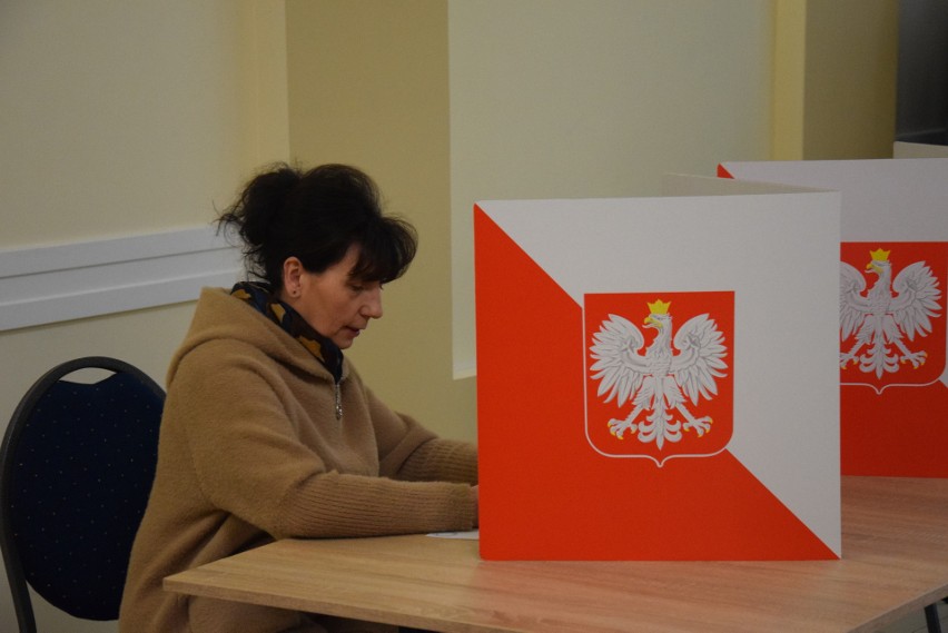 Głosowanie w Jastrzębiu odbywa się w 38 komisjach...