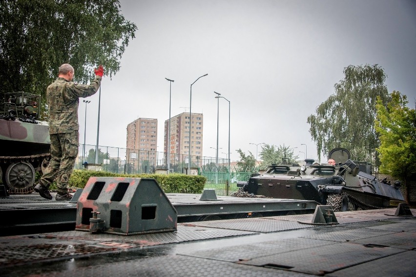 Kolumny wojskowych pojazdów zmierzają w stronę Nowej Dęby. Wkrótce wielkie ćwiczenia 12. Szczecińskiej Dywizji Zmechanizowanej (ZDJĘCIA)