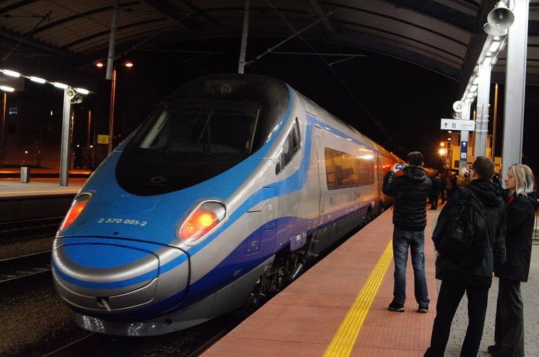 Pendolino z Katowic do Krakowa nie pojedzie, ale gdyby pojechało to i tak 3 godziny