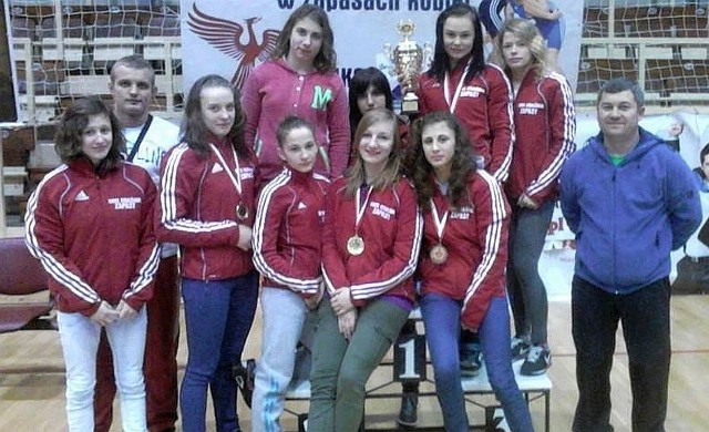 W Międzynarodowym Jesiennym Pucharze Polski Kadetek i Juniorek w Stargardzie Szczecińskim Ola Wólczyńska (zdobyła złoto w swojej kategorii wagowej.