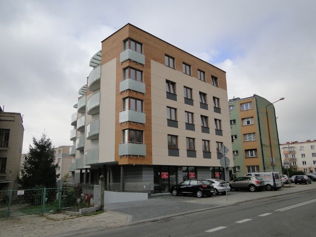 Tak prezentuje się apartamentowiec przy ulicy Waryńskiego w Radomiu.