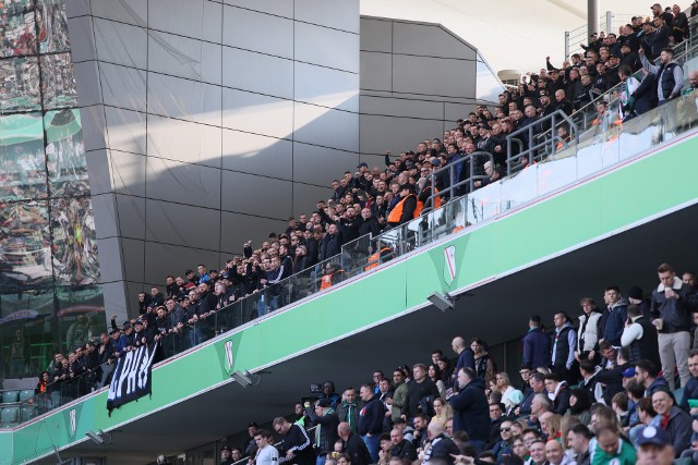 Kibice Lecha na stadionie w Warszawie