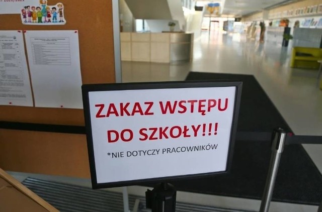 10 nowych zakażeń COVID 19: u 3 uczniów i 7 pracowników placówek edukacyjnych. Na kwarantannie z powodu kontaktu z osobą zakażoną jest kolejnych 91 osób.ZOBACZ LISTĘ SZKÓŁ, W KTÓRYCH POJAWIŁ SIĘ KORONAWIRUS