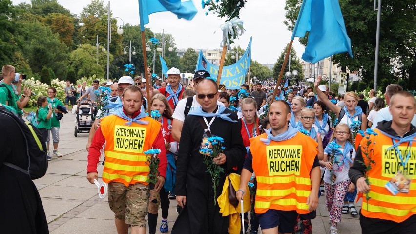 Częstochowa: Pielgrzymi przybywają na święto Wniebowzięcia...