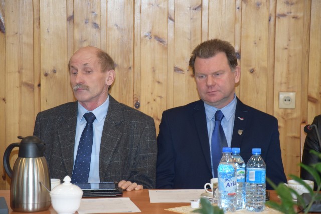Z lewej radny Benedykt Adamczyk, z prawej Piotr Knitter. Sprawa pierwszego trafi do Wojewódzkiego Sądu Administracyjnego