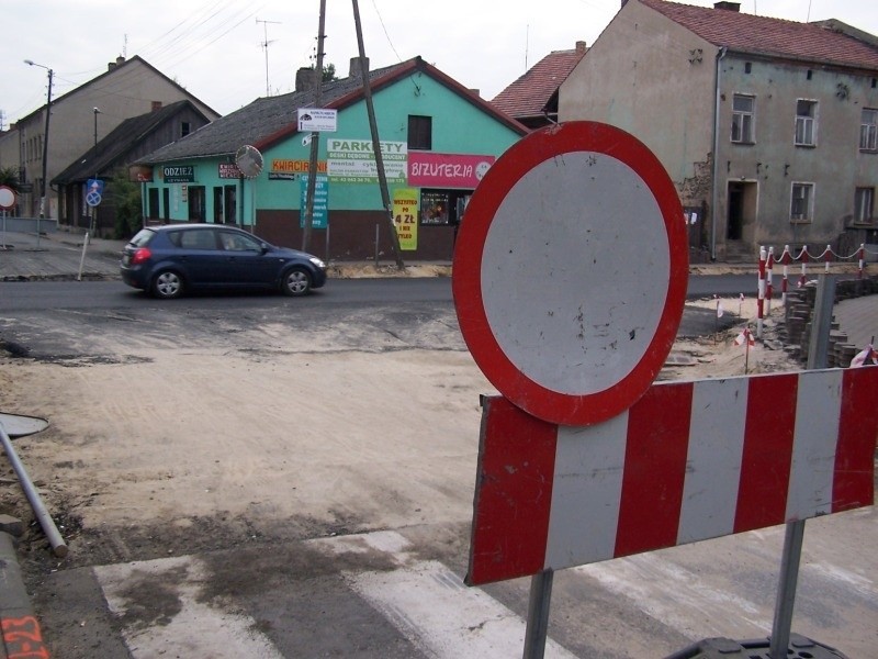 Wyjazd od strony rynku na ulicę Piłsudskiego.