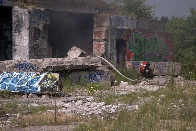 Pożar w byłym wojskowym hangarze