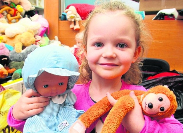 Kiedy 4-letnia Nina Raunerdowiedziała się o "Pluszowym Misiu", od razu   postanowiła podzielić się swoimi zabawkami.