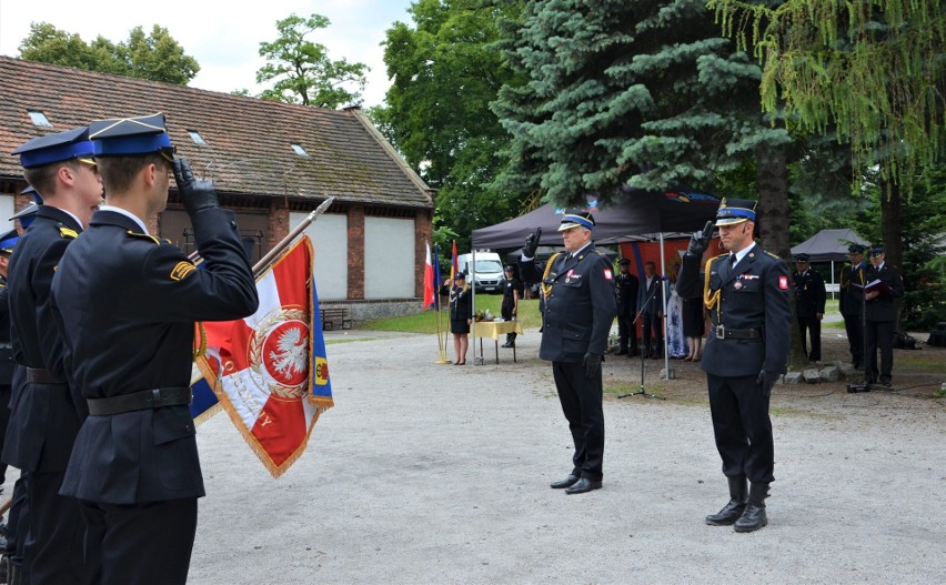 Zobacz kolejne zdjęcia. Przesuwaj zdjęcia w prawo - naciśnij...