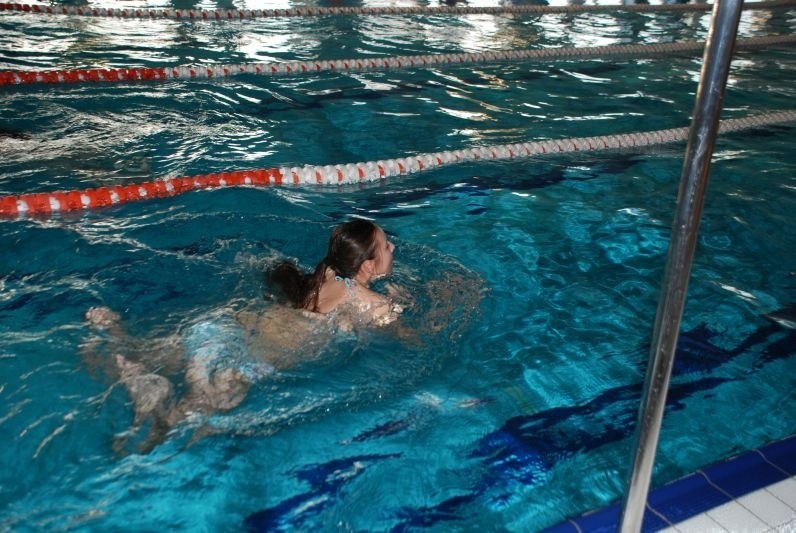 Uczniowie z Osięcin  mogą powiedzieć: już umiemy pływać!