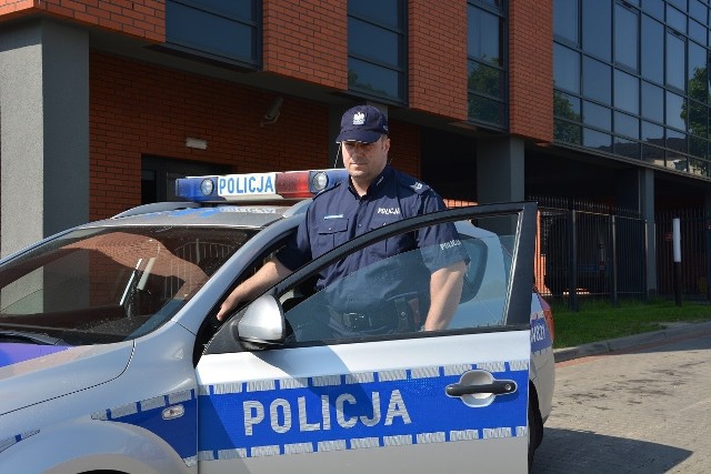 Sierż.szt. Rafał Malec pracuje w referacie patrolowo-interwencyjnym stargardzkiej komendy policji.