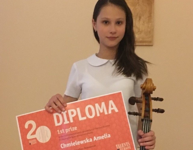 Amelia Chmielewska otrzymała pierwszą nagrodę na jubileuszowym 20 Międzynarodowym Konkursie Instrumentów Smyczkowych imienia Bohdana Warchala "Talents for Europe".