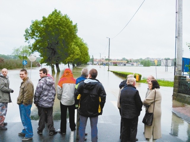 Księdza Koziołka - główna ulica w mieście - w 2010 roku była znów zalana. (fot. Beata Szczerbaniewicz)