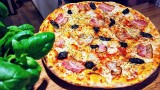 Dziś Międzynarodowy Dzień Pizzy. Święto pizzy obchodzimy 9 lutego. Włoska pizza jest popularna na całym świecie