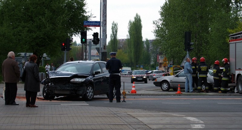 Na skrzyżowaniu ul. Dąbrowskiego z Tatrzańską volvo zderzyło...