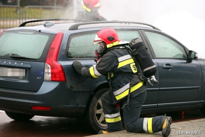 W Stalowej Woli zapalił sie samochód. Volvo nadaje się teraz tylko na złomowisko (ZDJĘCIA)