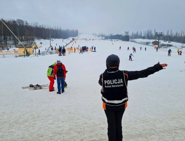 Na Górze Kamieńsk znów pojawiły się policyjne patrole narciarskie. 20 stycznia radomszczańscy policjanci rozpoczęli służbę na stoku narciarskim.