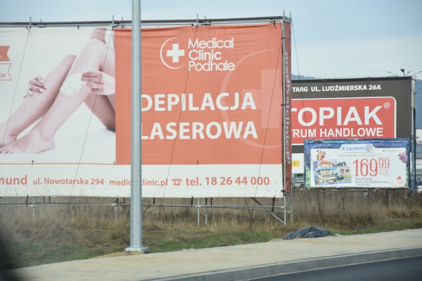 Zakopianka to najbardziej zaśmiecona reklamami droga w Polsce! Te zdjęcia mówią same za siebie