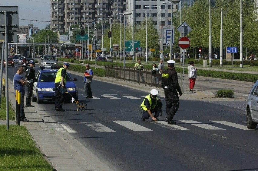 Wrocław: Potrącenie pieszej na placu Grunwaldzkim przy akademikach (ZDJĘCIA)