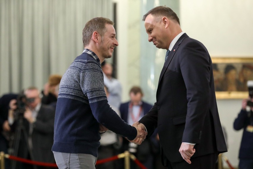 Prezydent Andrzej Duda odznaczył bohaterów, którzy ratowali ludzi po wybuchu kamienicy w Kędzierzynie-Koźlu