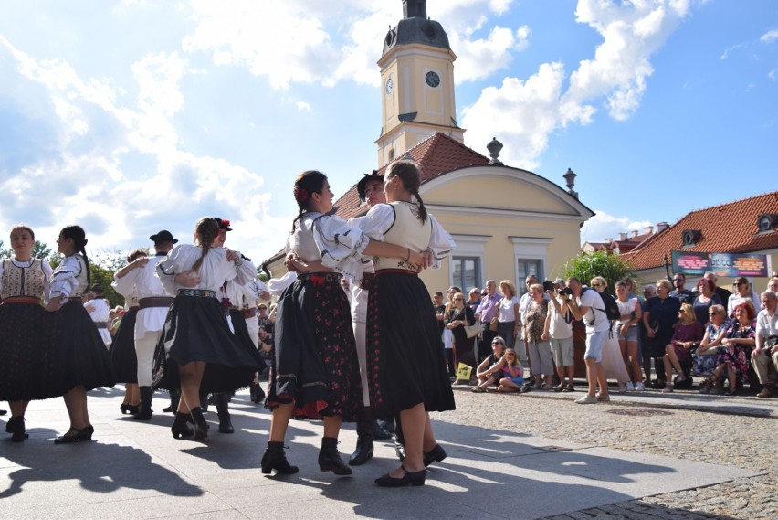 Jeśli ktoś czuje niedosyt zabawy przy dźwiękach ludowych...