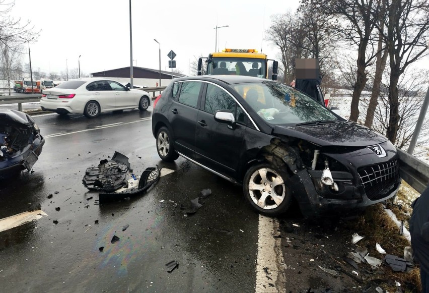 Wypadek na autostradzie A4 przy węźle Kostomłoty (22...